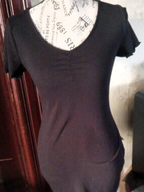 SO Women's Black Ribbed / Ruffled Bodycon Dress - Ruched V-Neck - Size Small